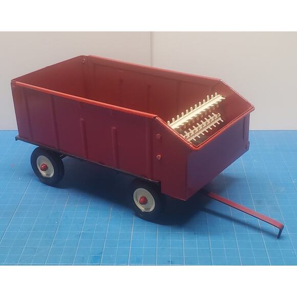 Ertl Red IH Forage Wagon 1/16 Custom - Picture 2 of 7